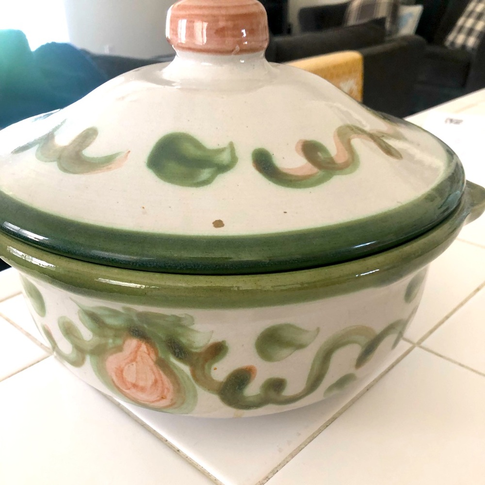 Vintage Artistry Pottery Bundt Jello Cake Mold.   Beautifully Painted